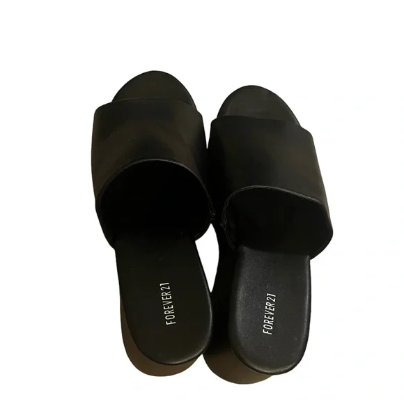 A pair of faux leather sandals Black forever21 - Picture 3 of 4